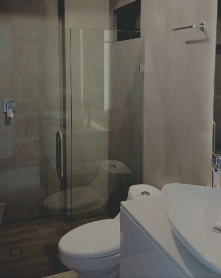 Cancelería de baño FREYCO
